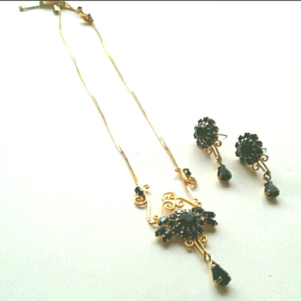 Black and Gold Tone Set 🖤